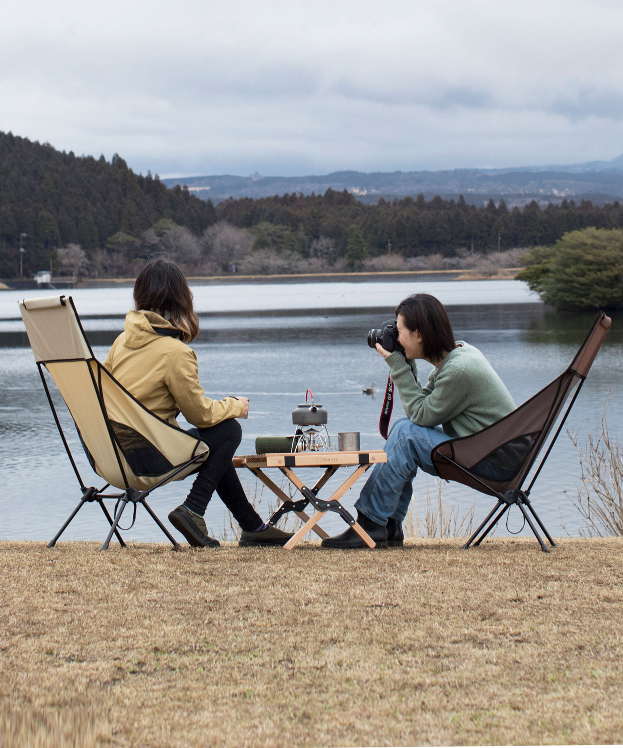 【 Alumi High-back Chair 】アルミハイバックチェア 深い座面で体にフィット