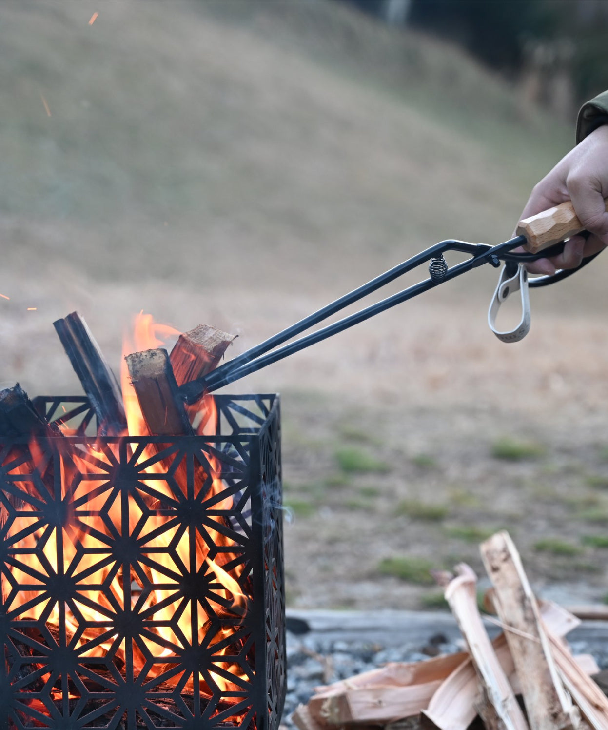 【 Fire scissors 】 薪バサミ