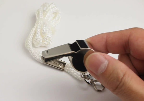 ハイピッチホイッスル(ヒモ付) / High Pitch Whistle(Included String)