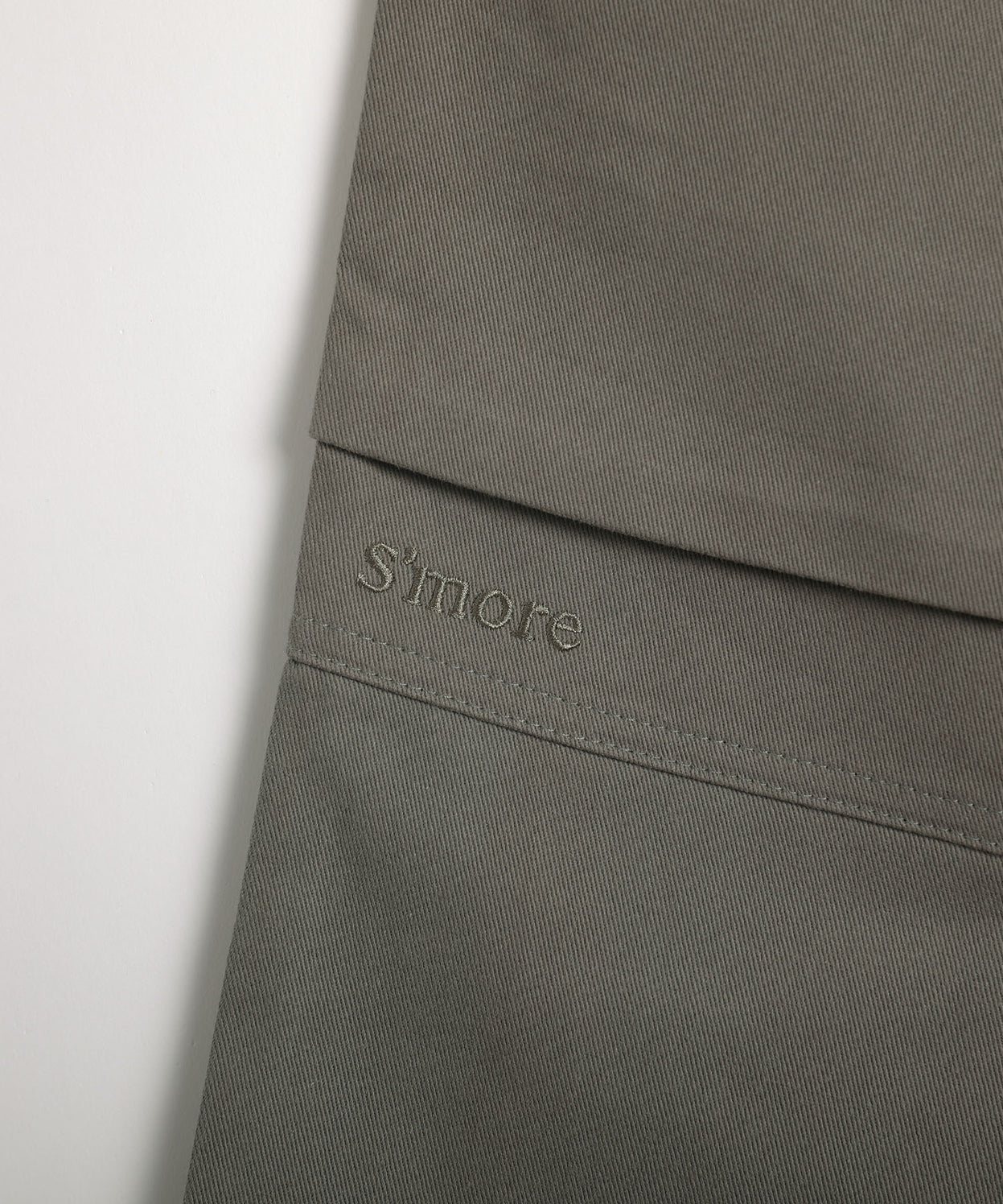 Knee tuck cotton pants