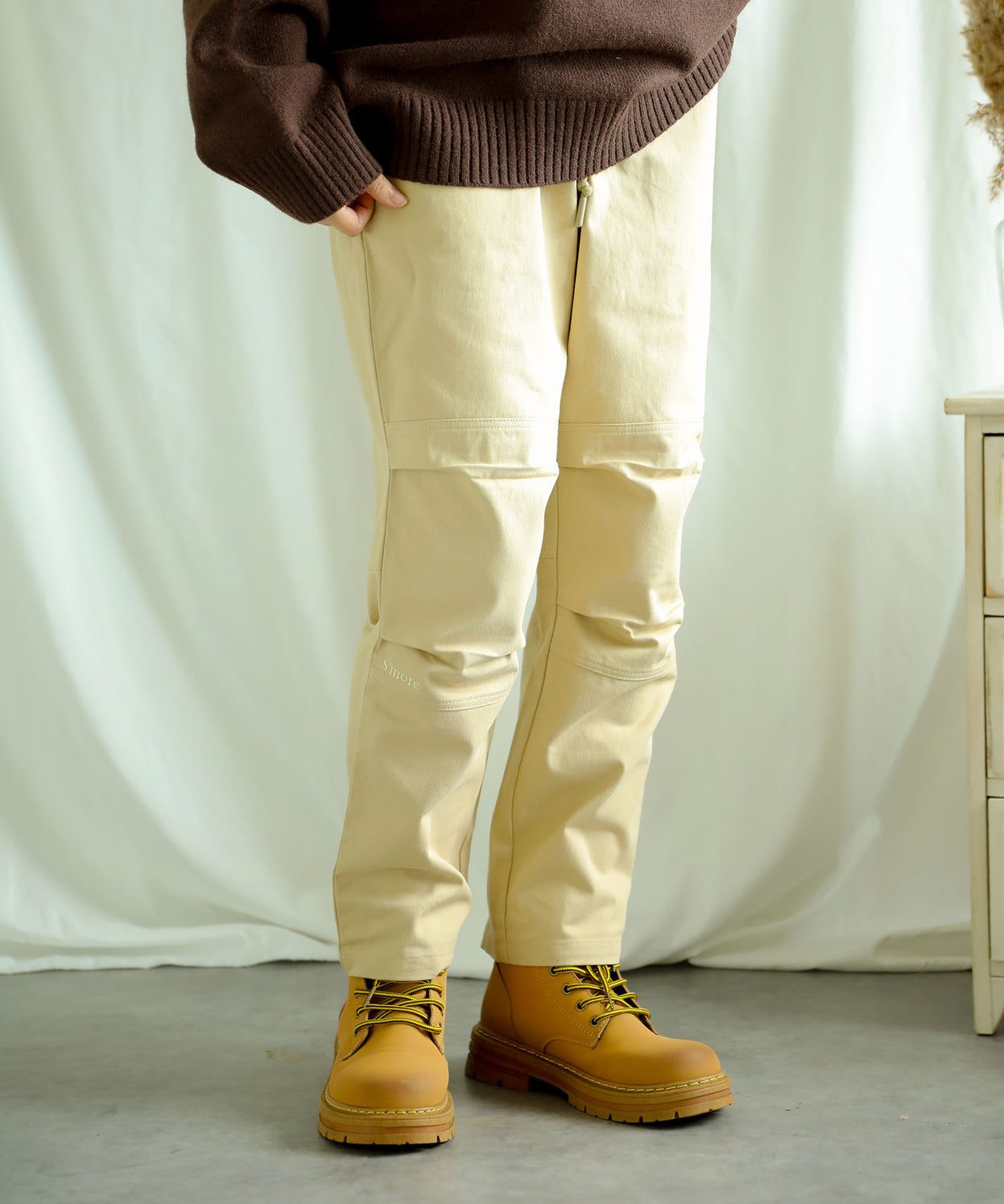 Knee tuck cotton pants