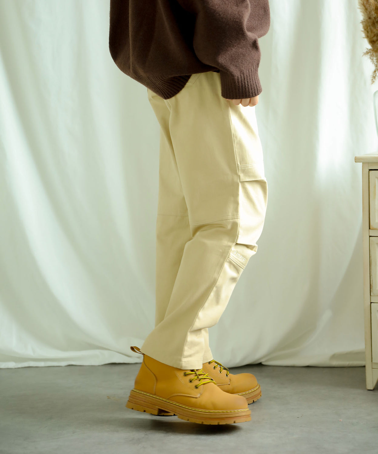 Knee tuck cotton pants