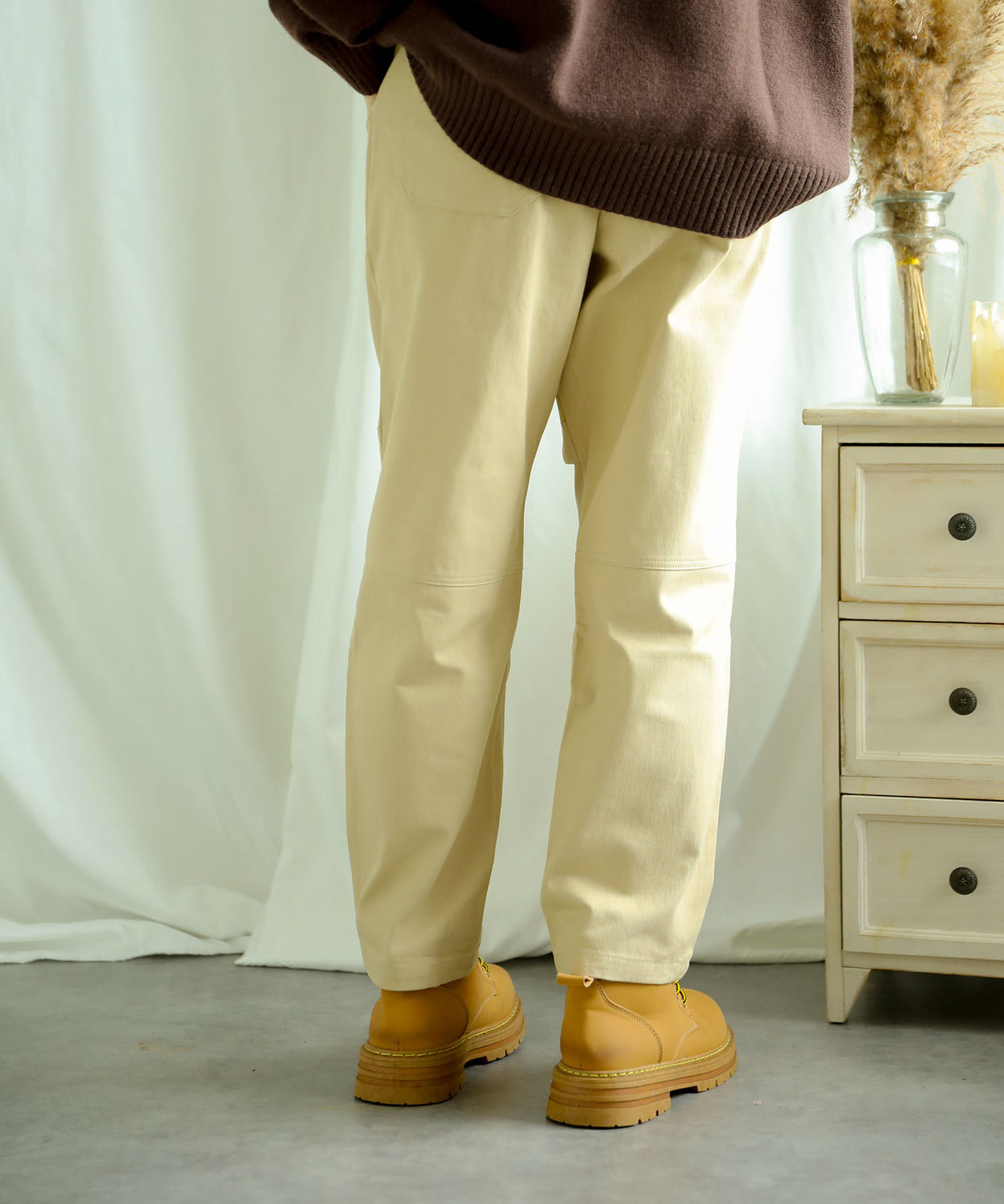 Knee tuck cotton pants