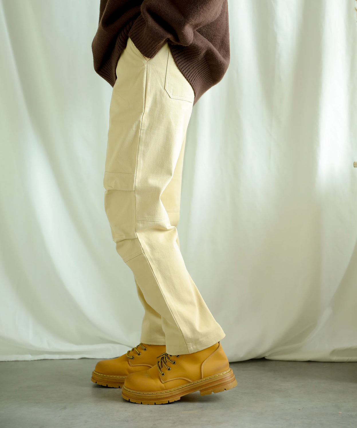 Knee tuck cotton pants