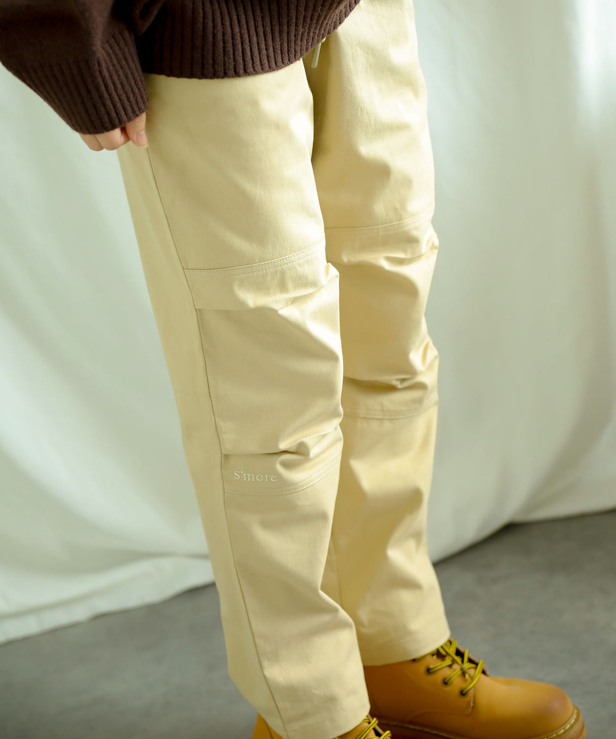 Knee tuck cotton pants