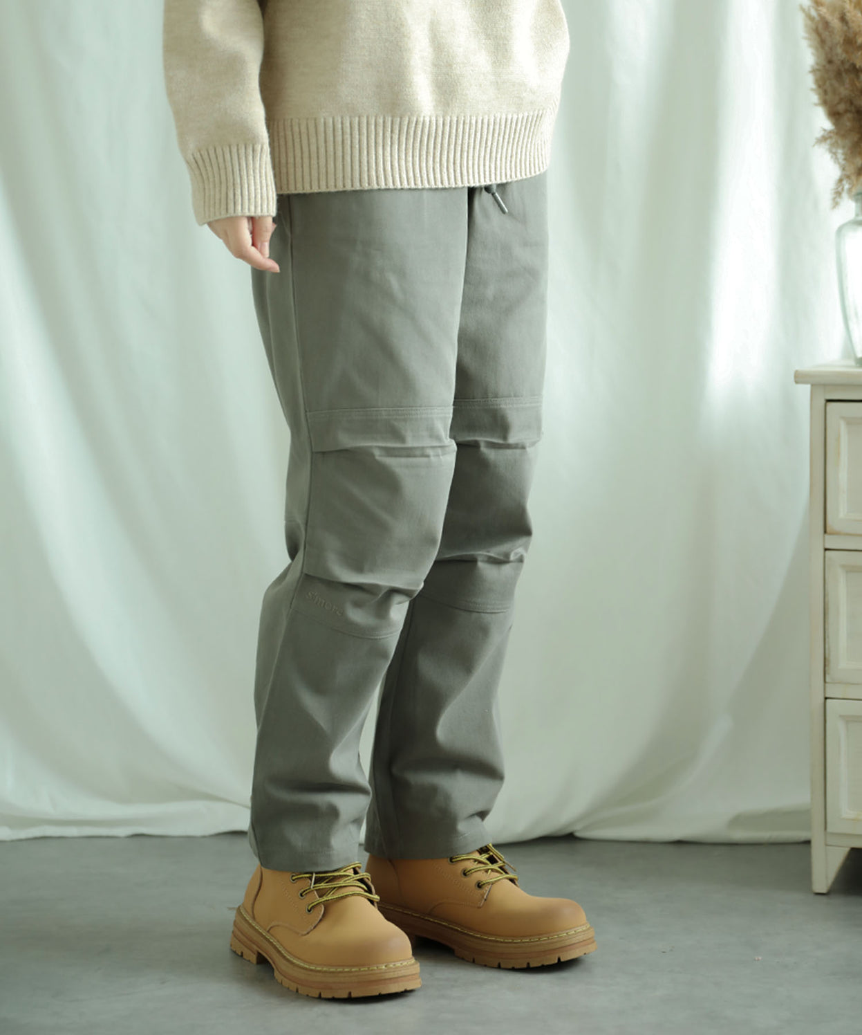 Knee tuck cotton pants