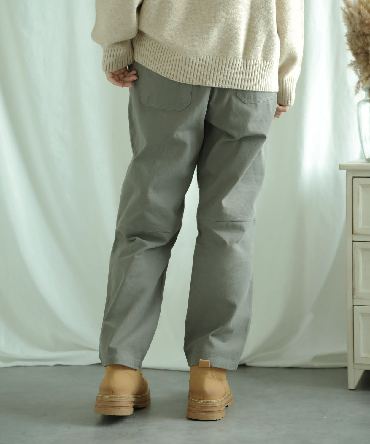 Knee tuck cotton pants