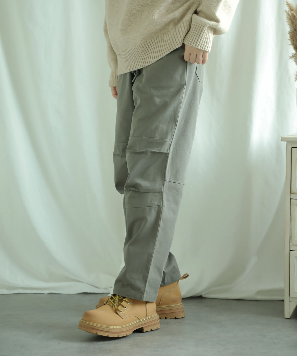 Knee tuck cotton pants