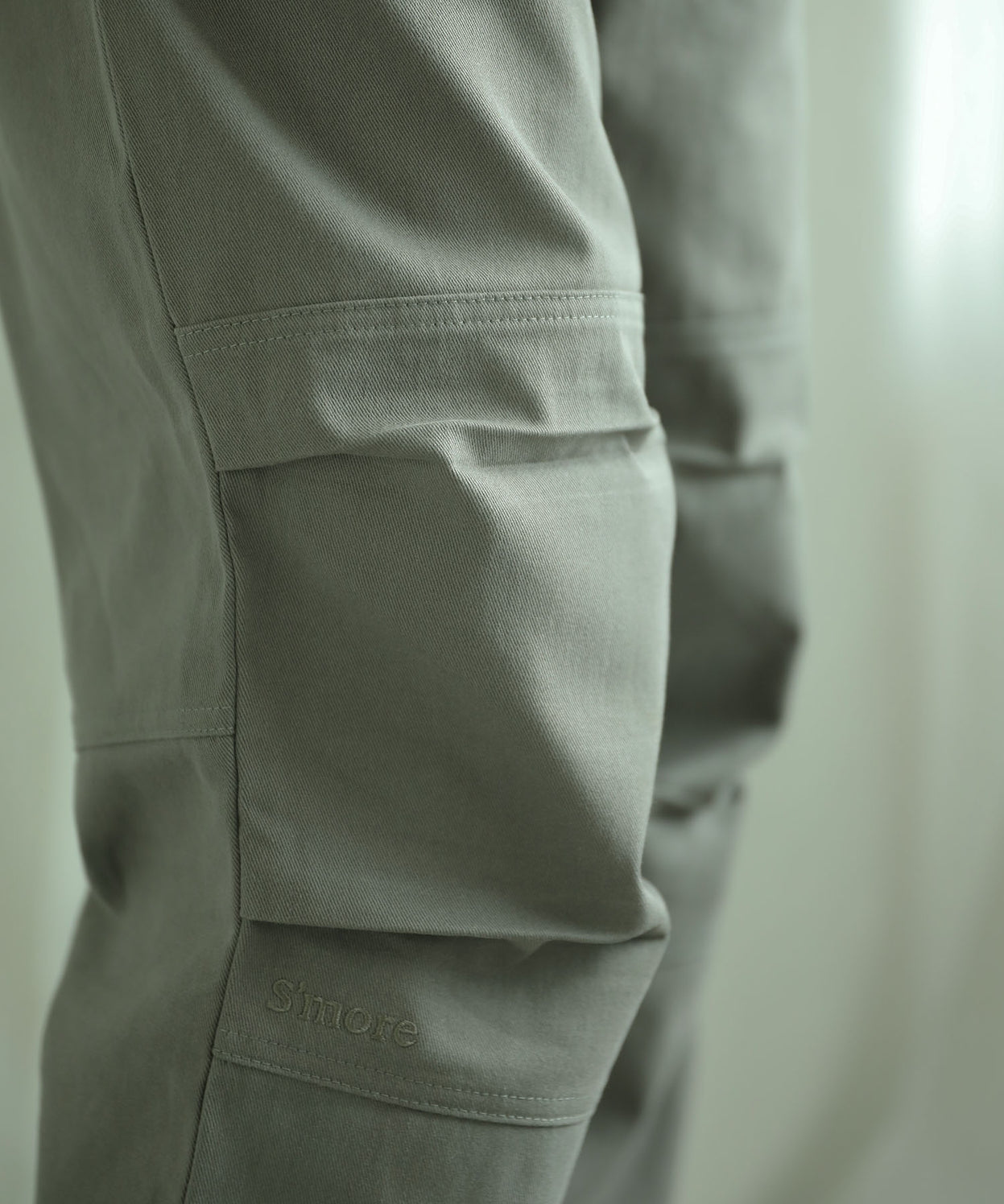 Knee tuck cotton pants