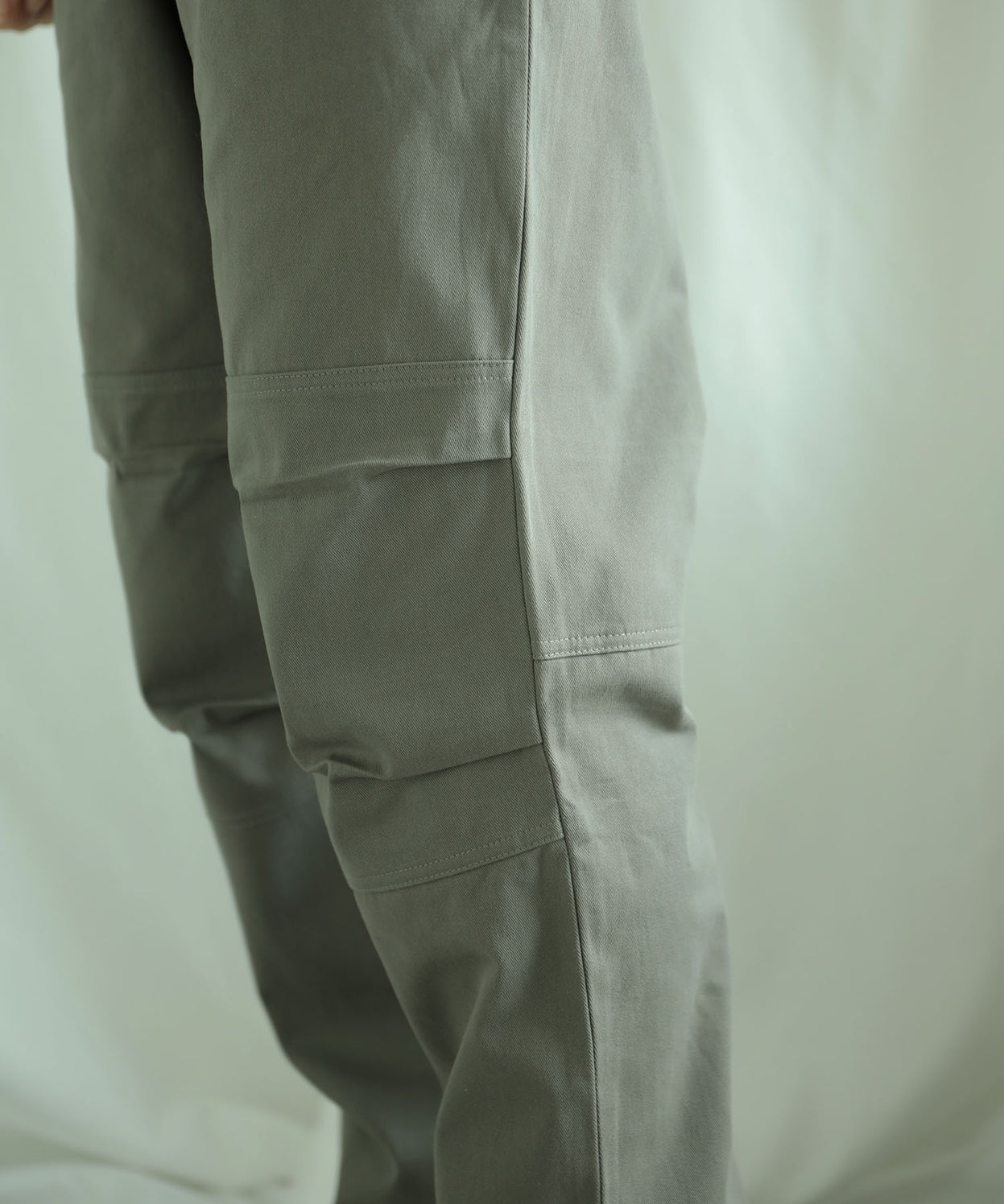 Knee tuck cotton pants