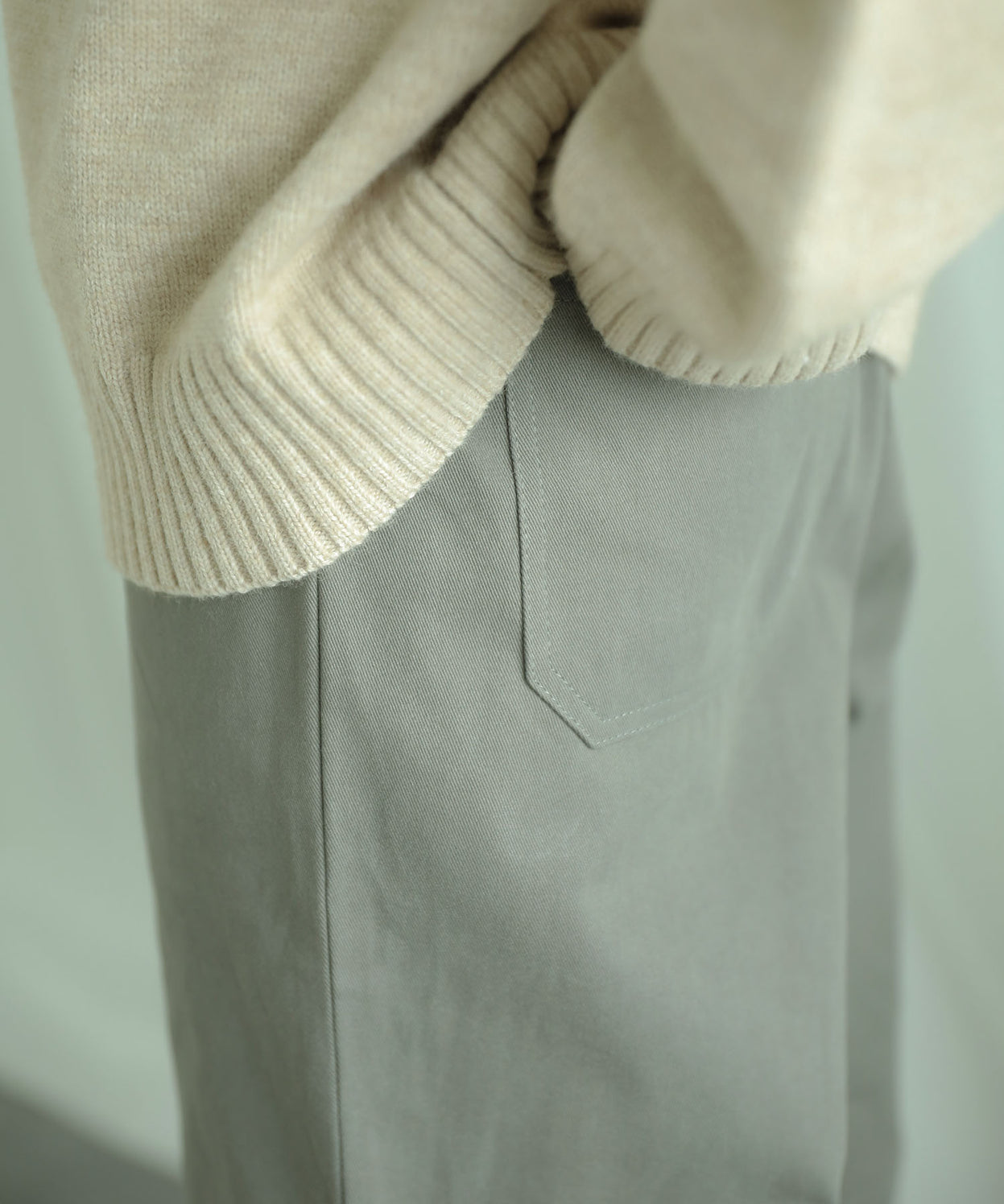 Knee tuck cotton pants