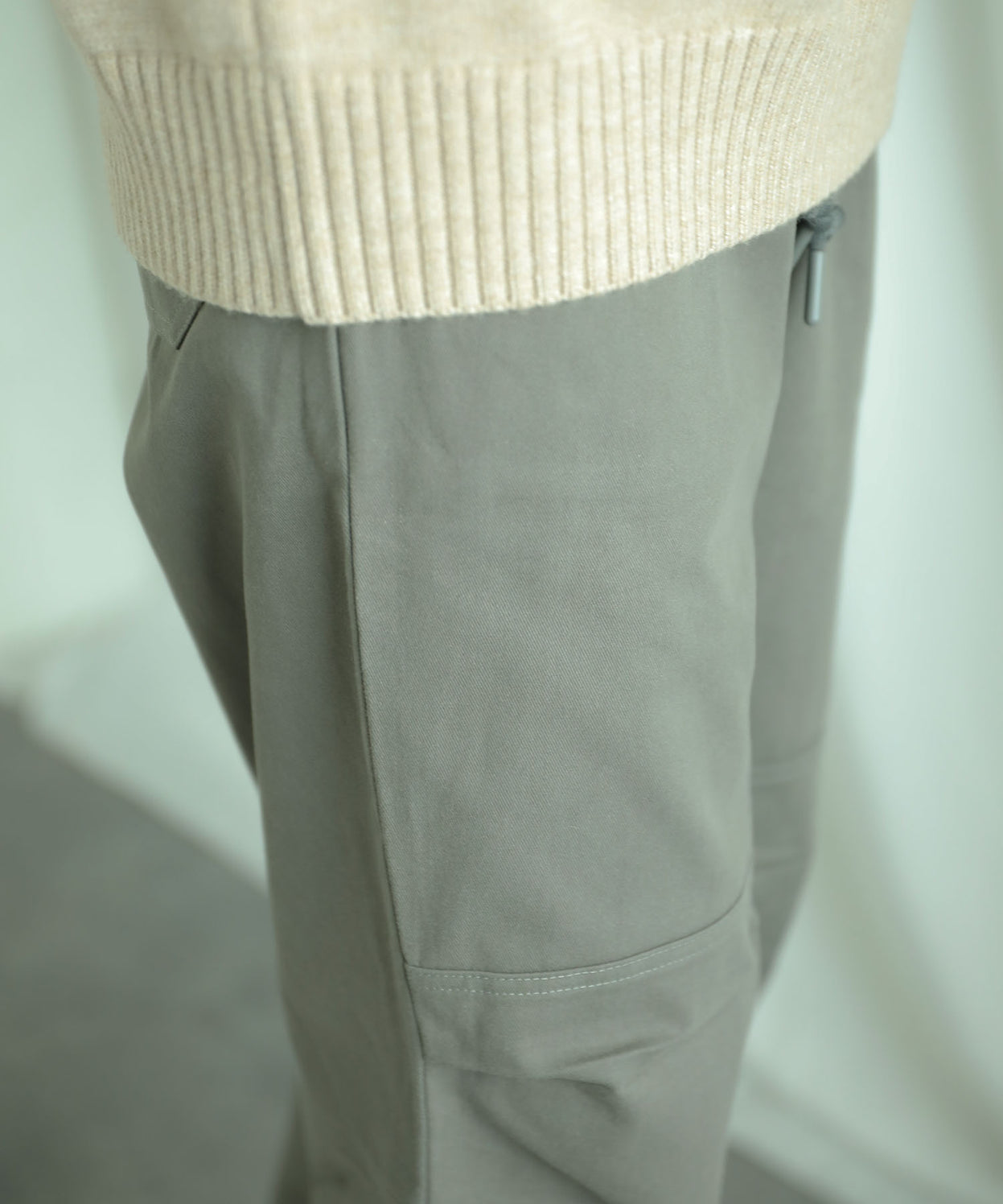 Knee tuck cotton pants