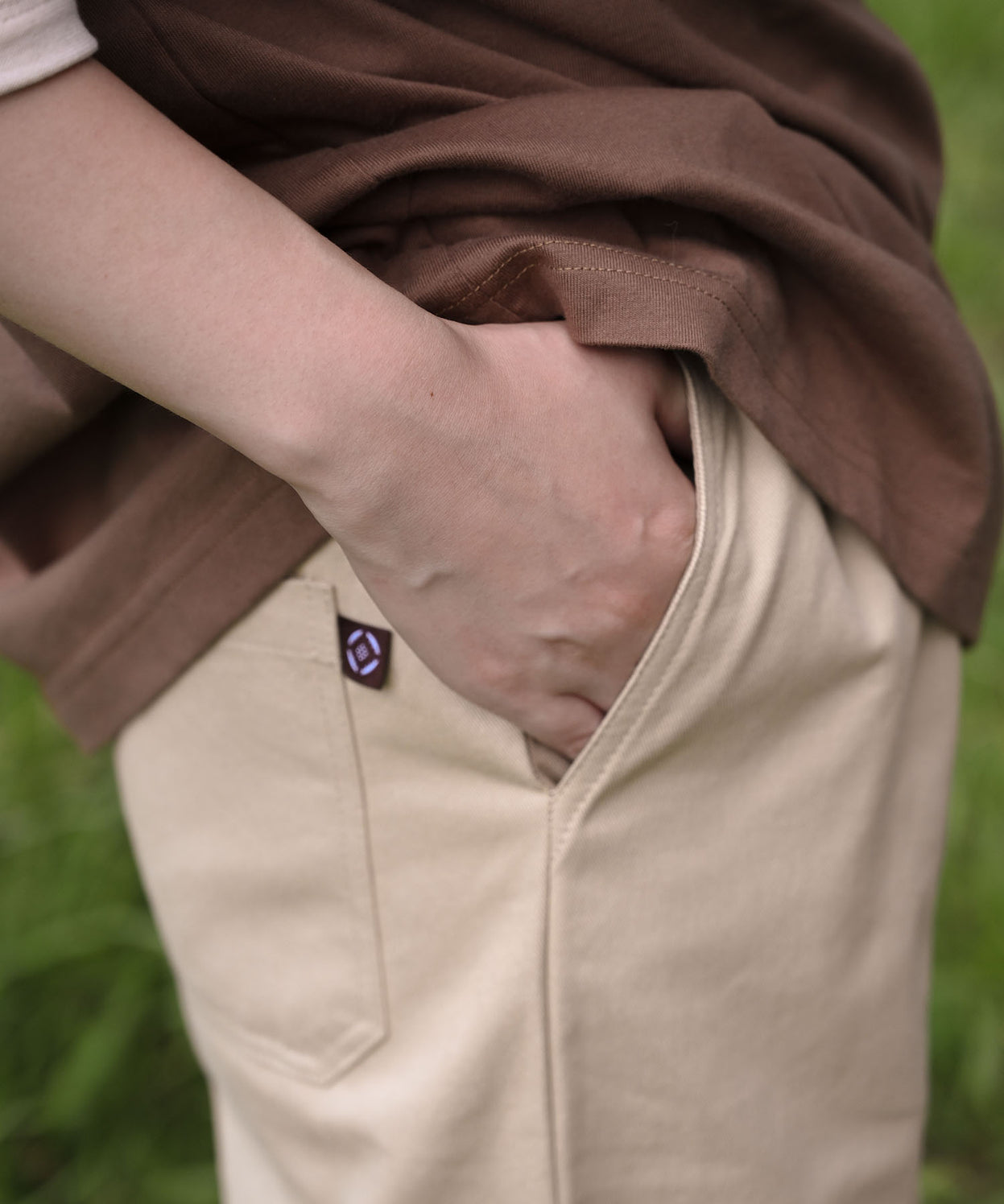 Knee tuck cotton pants