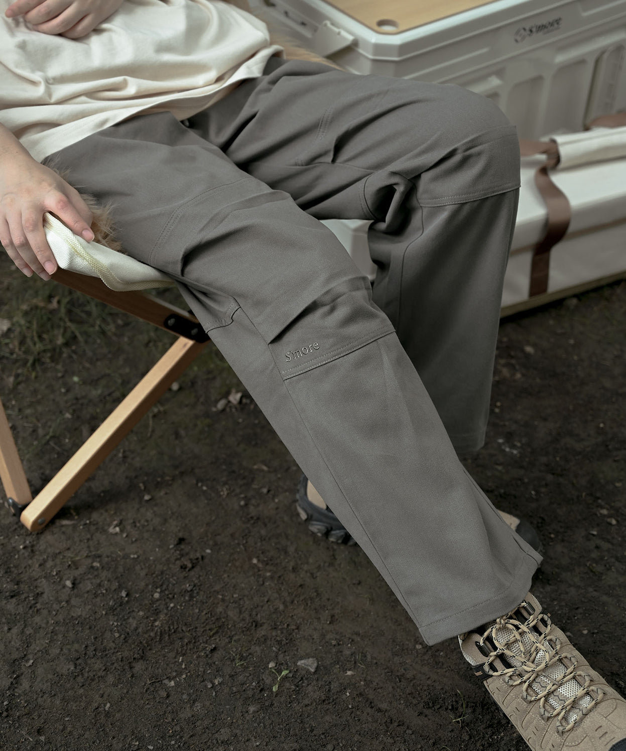 Knee tuck cotton pants