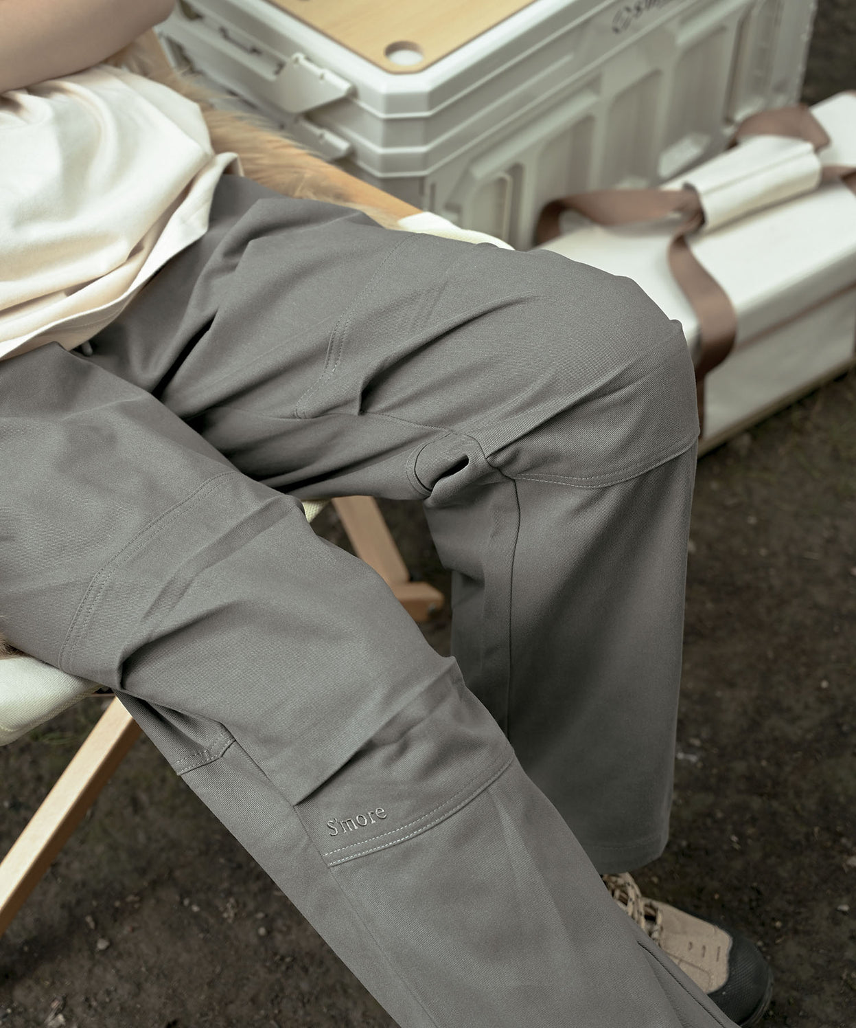 Knee tuck cotton pants