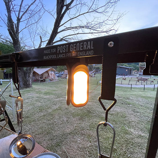 TRI-PANEL SOLAR CHARGED LED LIGHT / トリ-パネル ソーラーチャージド エルイーディーライト