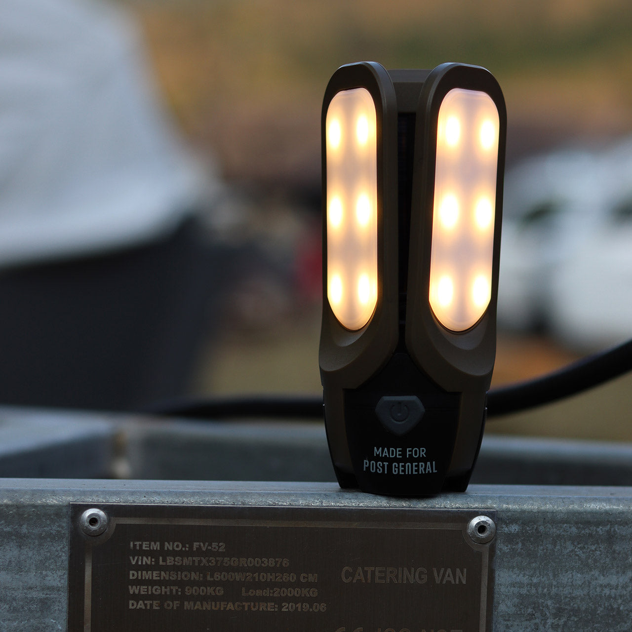 TRI-PANEL SOLAR CHARGED LED LIGHT / トリ-パネル ソーラーチャージド エルイーディーライト