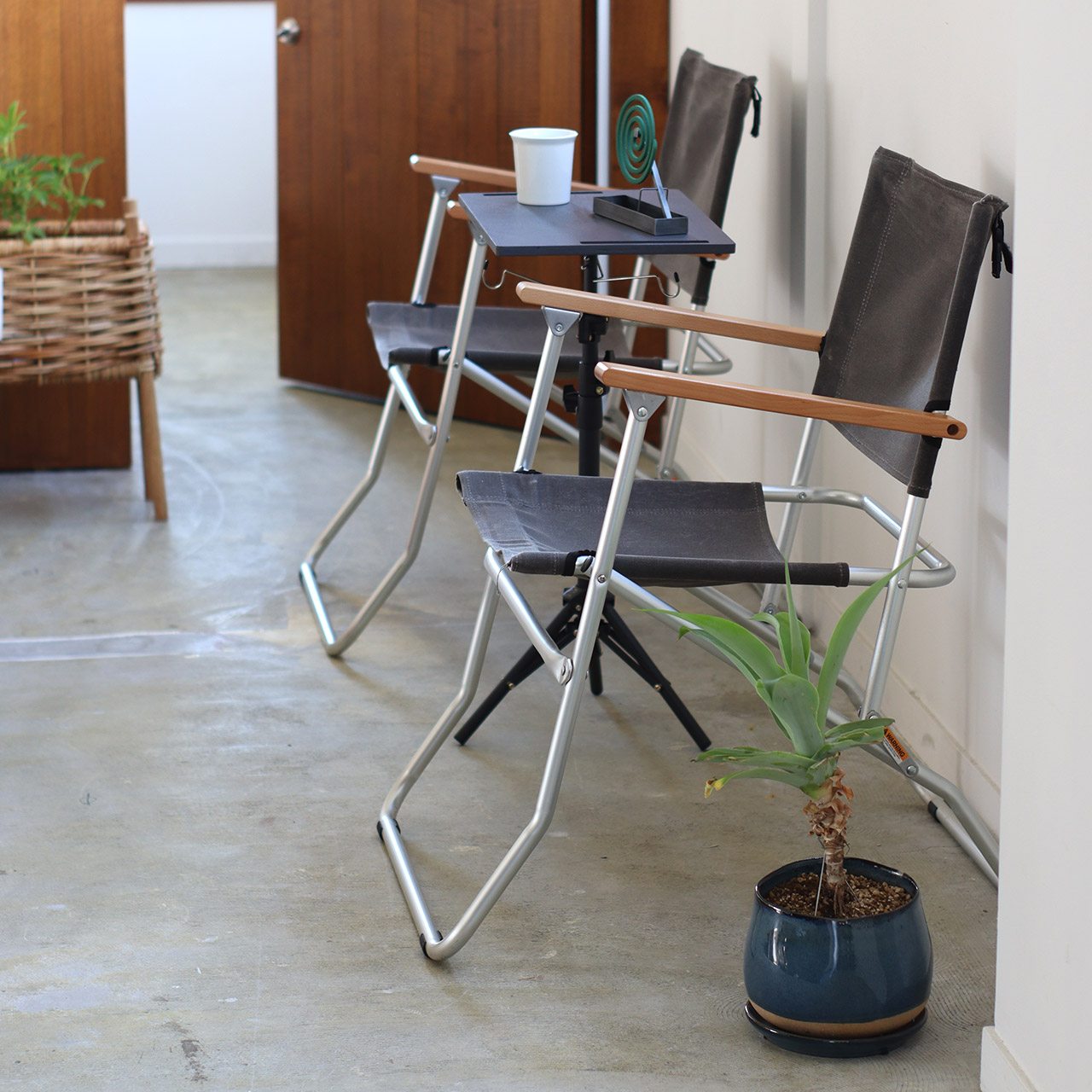 TRI-POD TABLE & HANGER / トリポッドテーブル&ハンガー