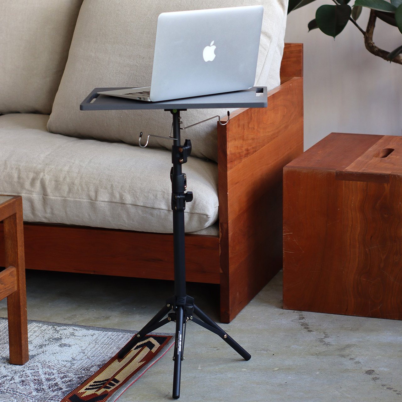 TRI-POD TABLE & HANGER / トリポッドテーブル&ハンガー