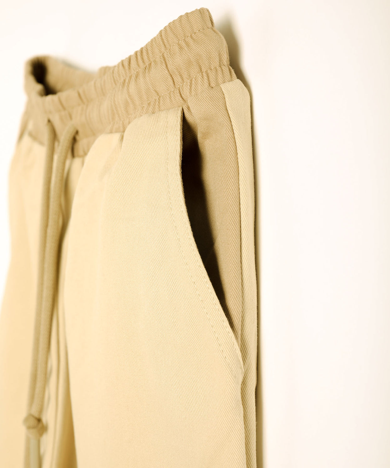 Knee tuck cotton pants