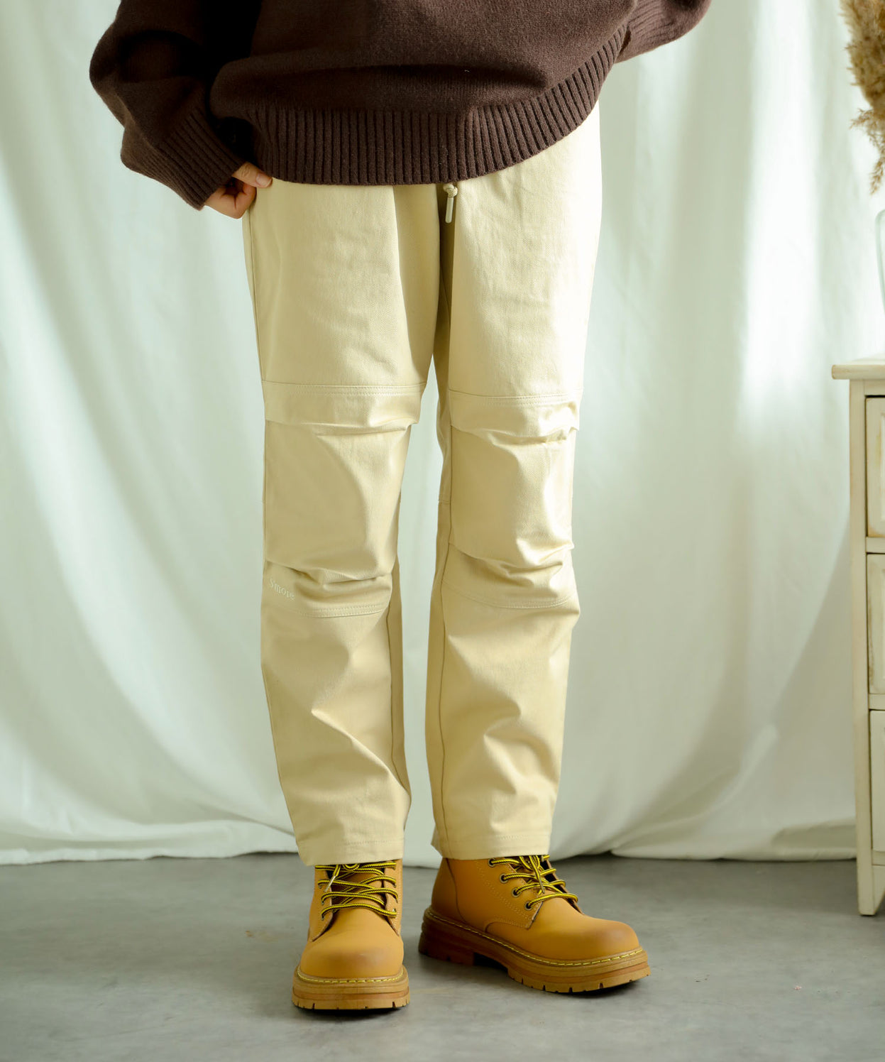 Knee tuck cotton pants