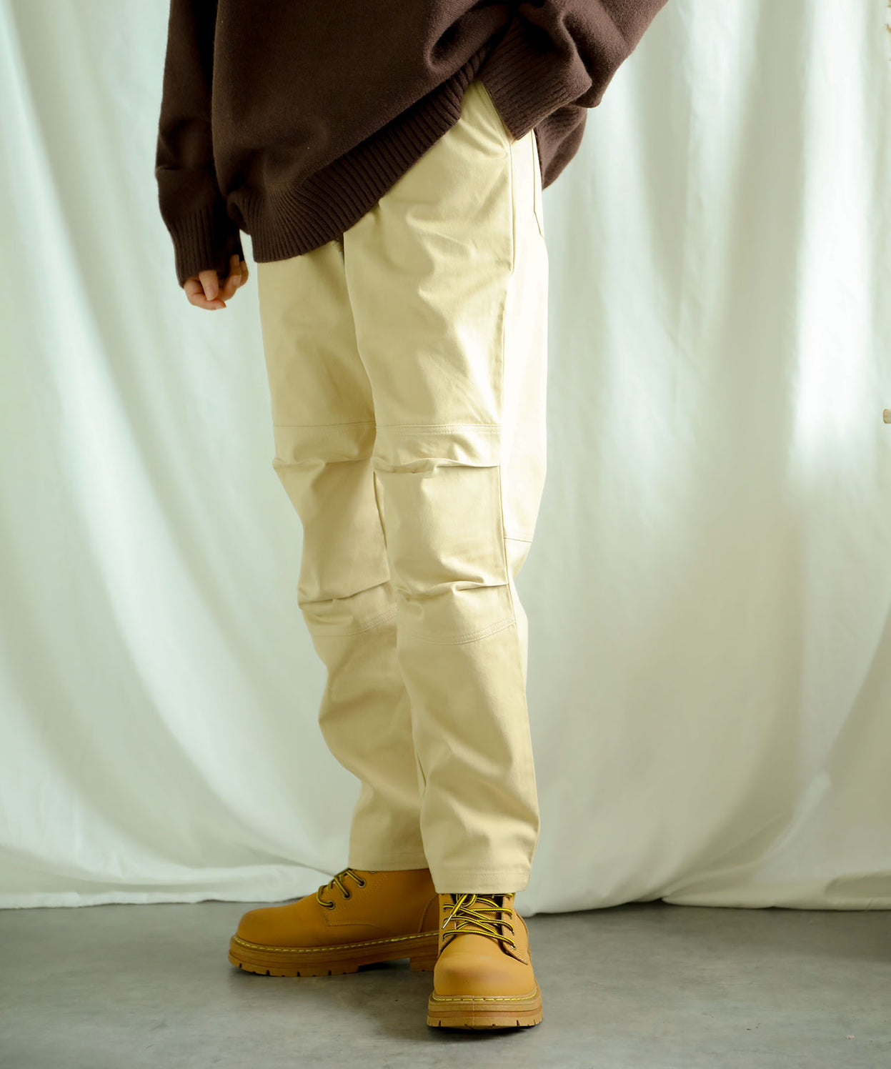 Knee tuck cotton pants