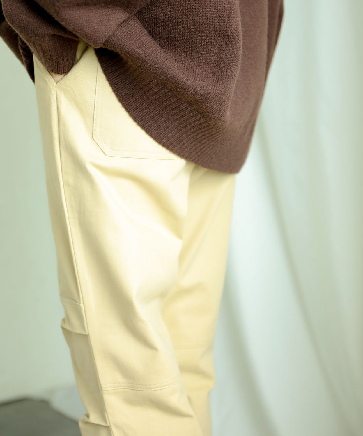 Knee tuck cotton pants