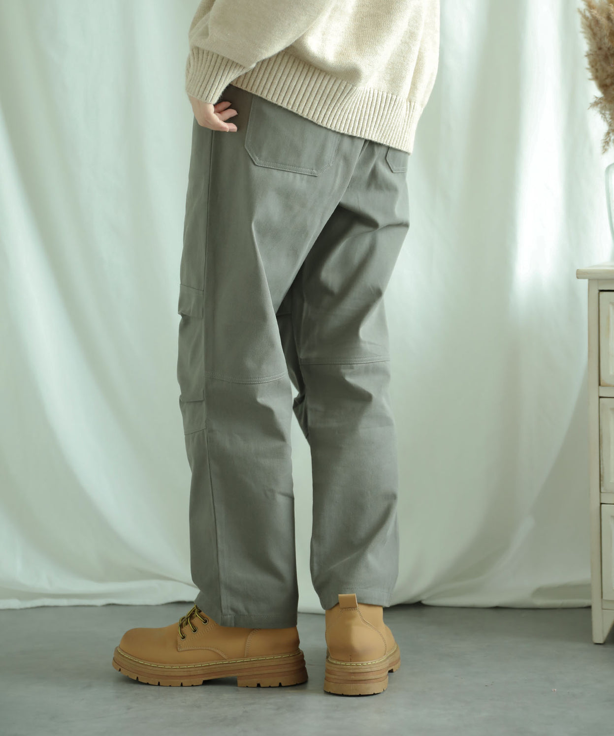 Knee tuck cotton pants