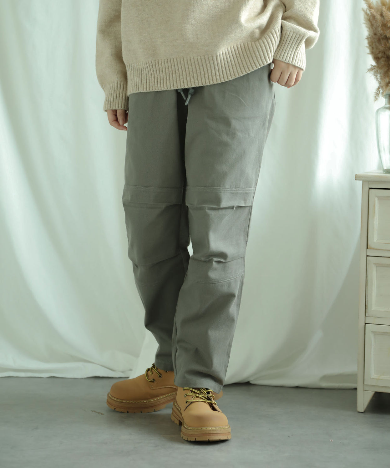 Knee tuck cotton pants