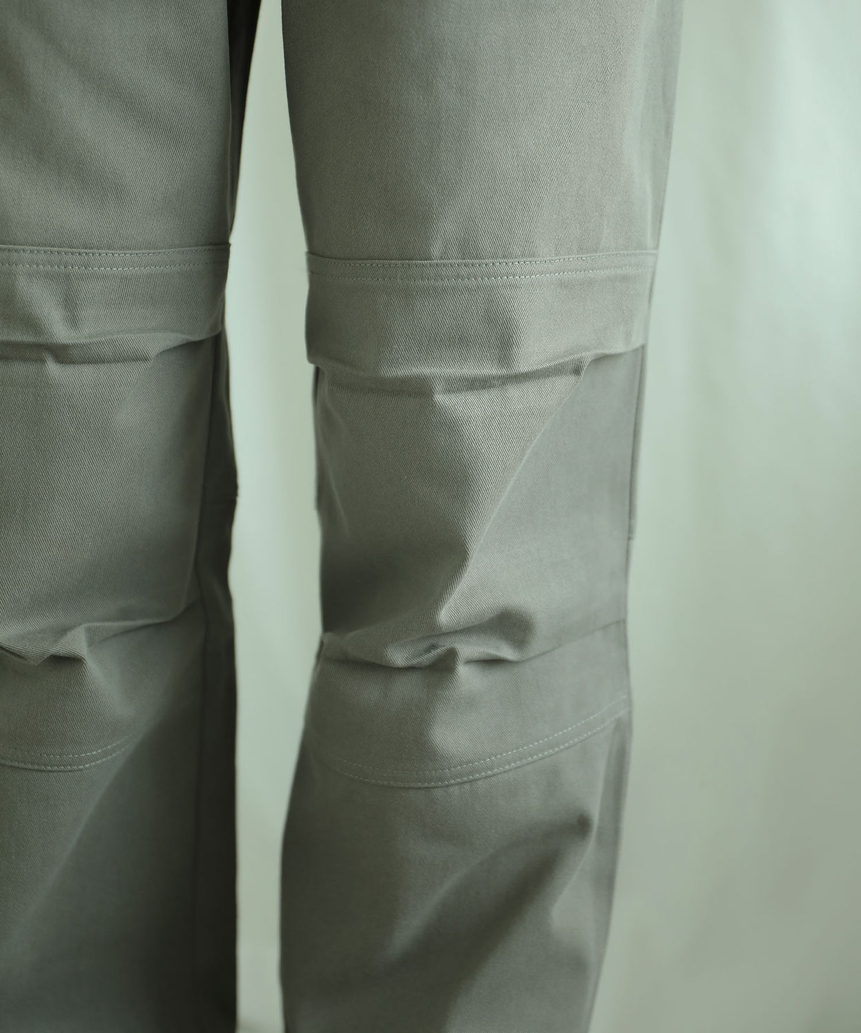 Knee tuck cotton pants