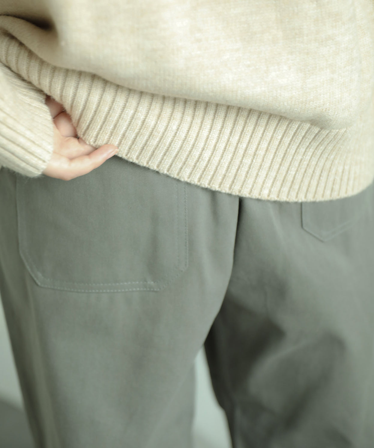 Knee tuck cotton pants