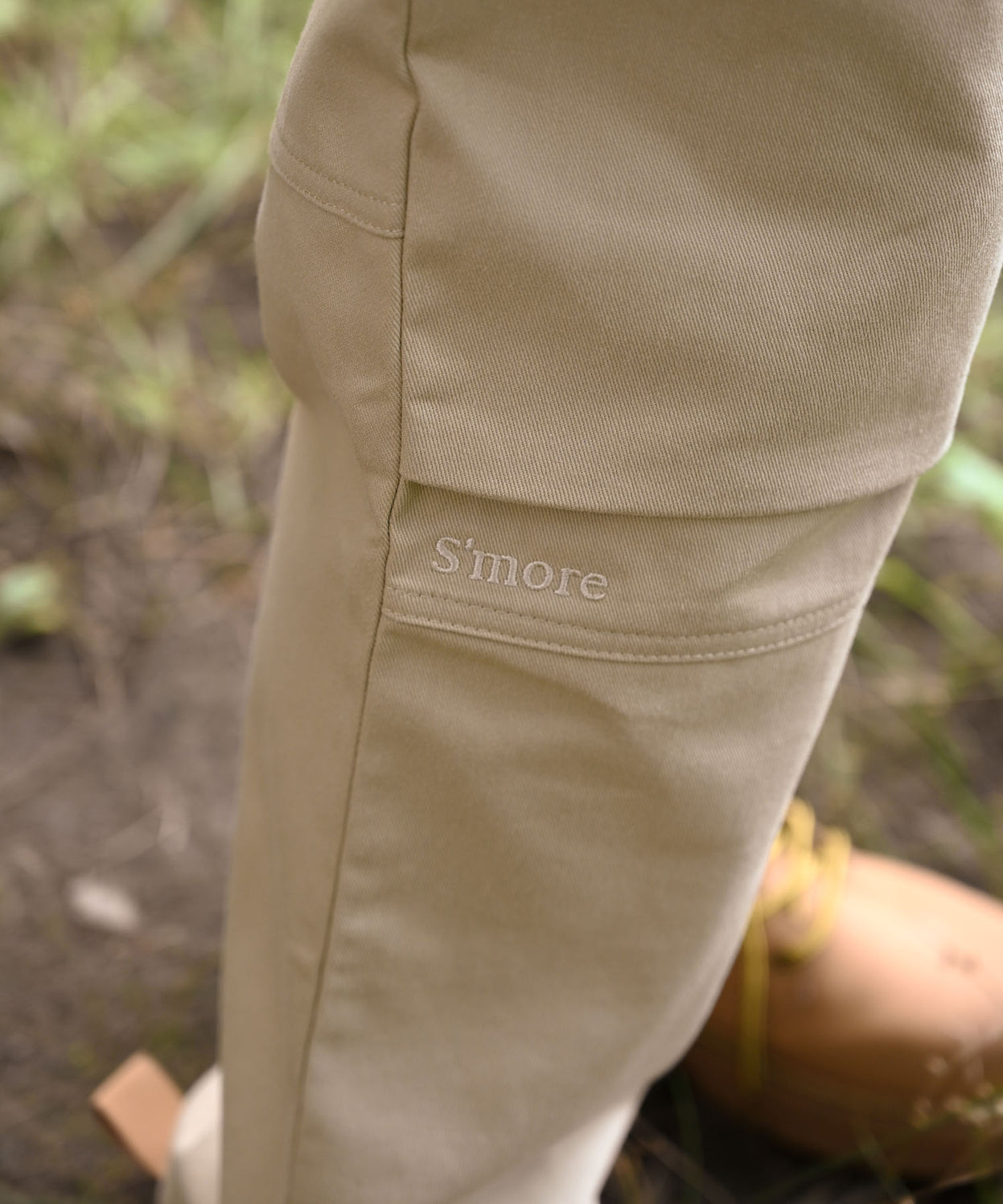 Knee tuck cotton pants