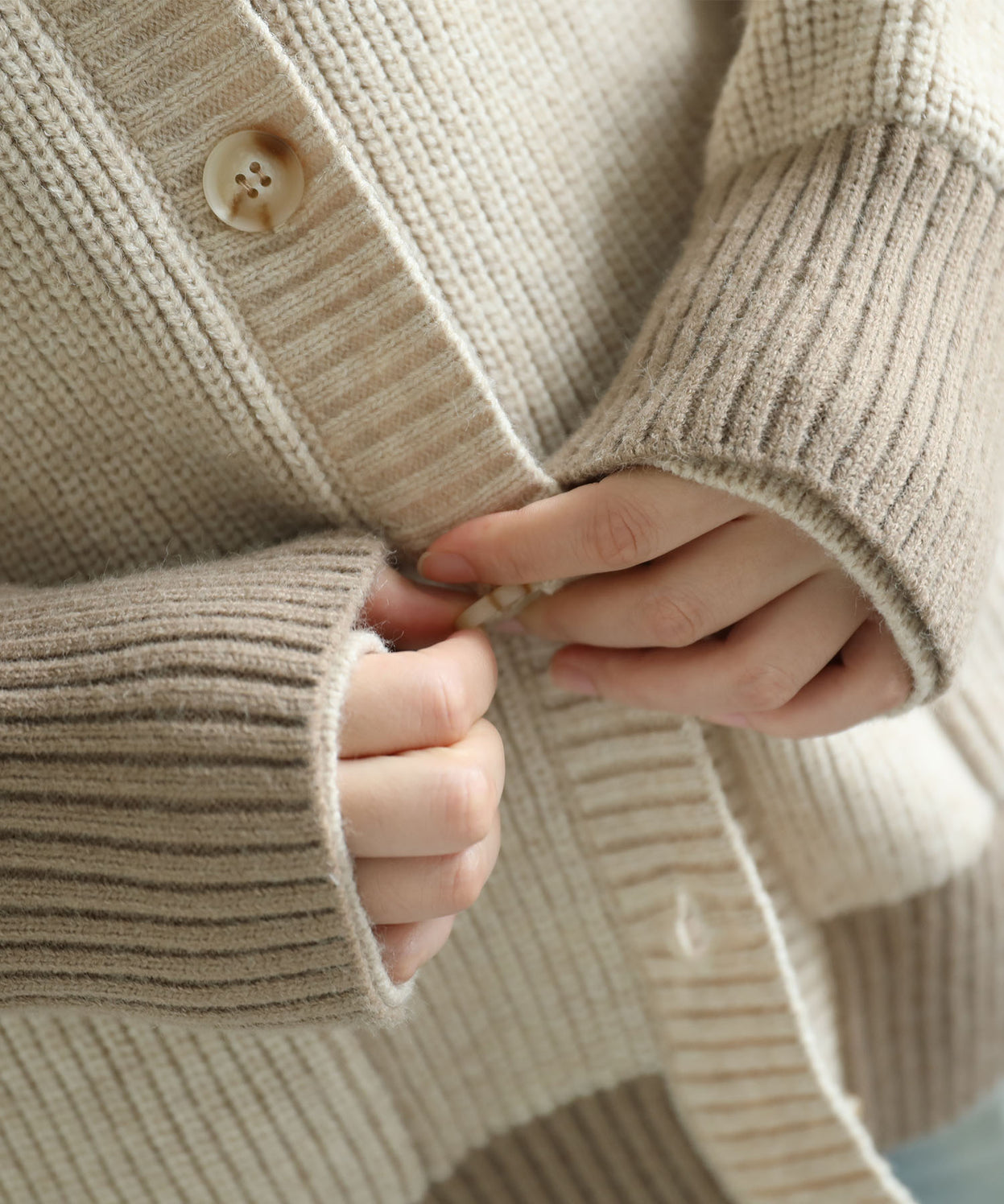 Bicolor knit cardigan
