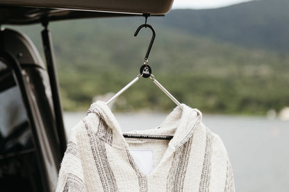 TRAVEL HANGER