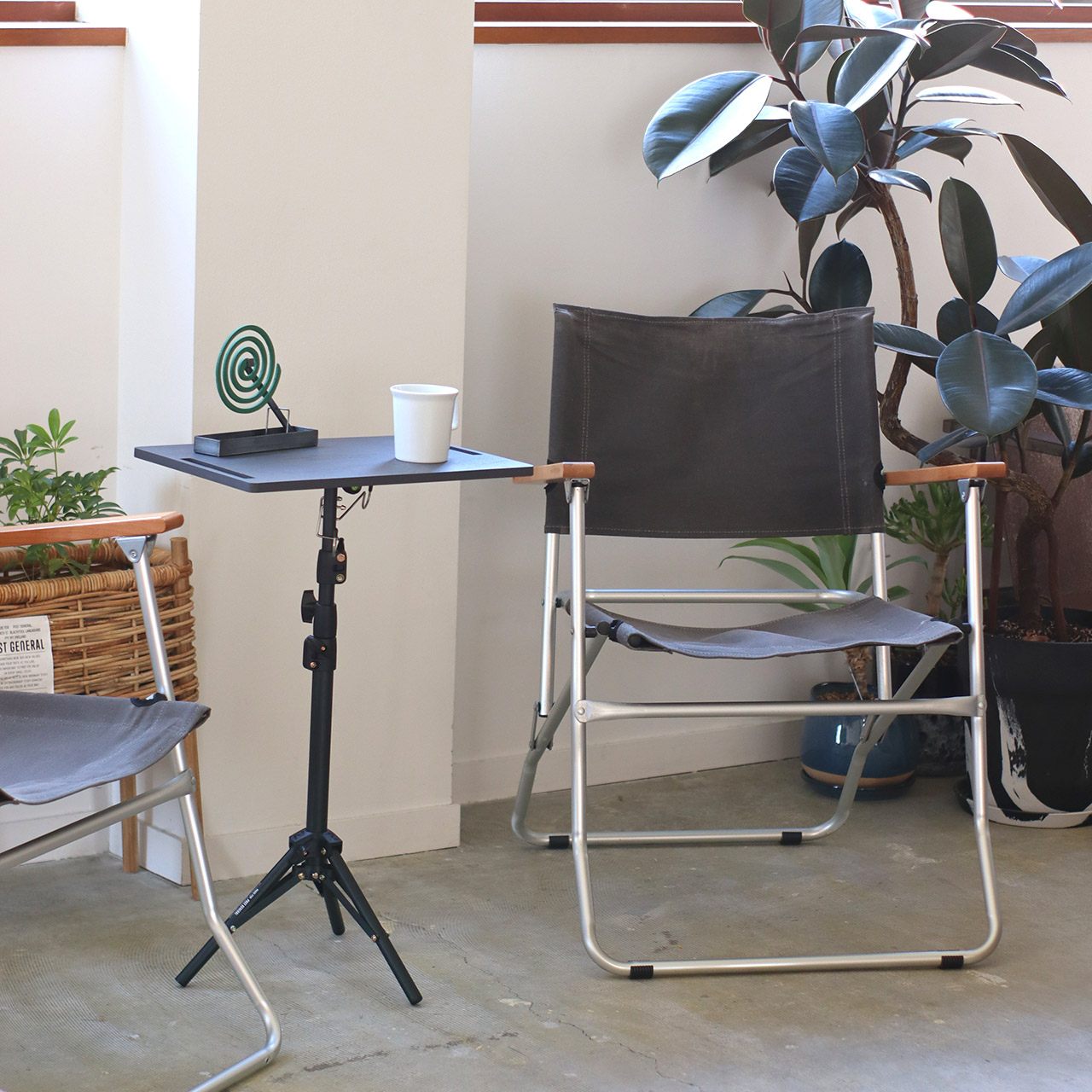 TRI-POD TABLE & HANGER / トリポッドテーブル＆ハンガー