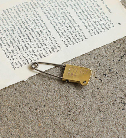 BRASS KEY HOLDER PIN / ブラス キーホルダーピン